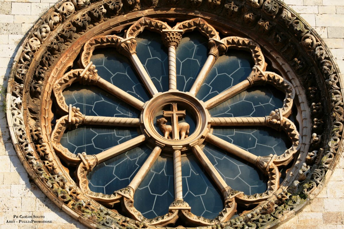 Conversano-Cattedrale-rosone-ph-Carlos-Solito